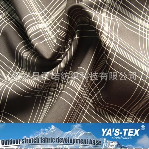 涤纶条纹印花复合摇粒绒防水软壳面料 兼顾温暖、时尚与防护的全能面料解析